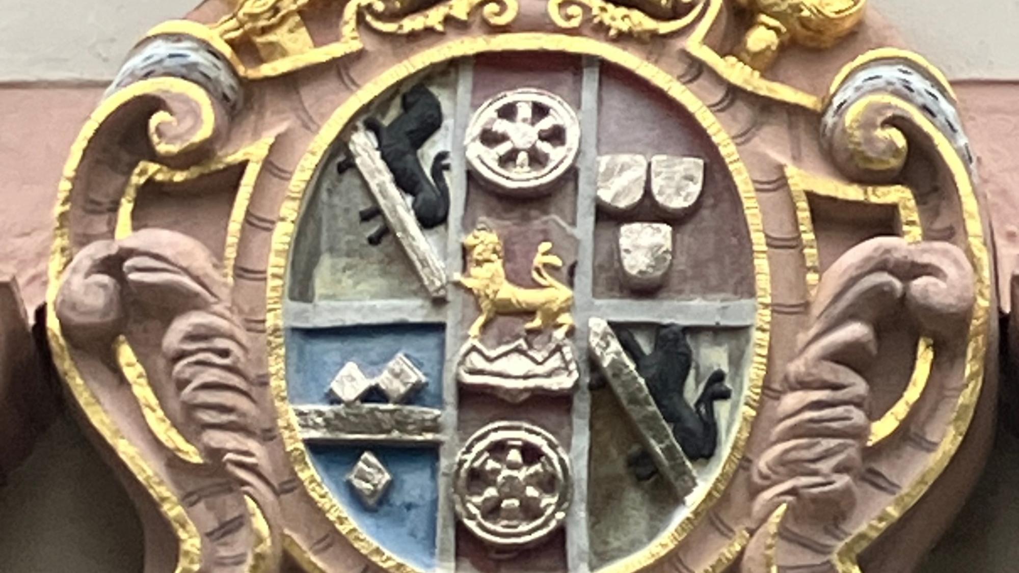 Wappen Lothar Franz' von Schönborn an der Kirche St. Nazarius, Lorsch