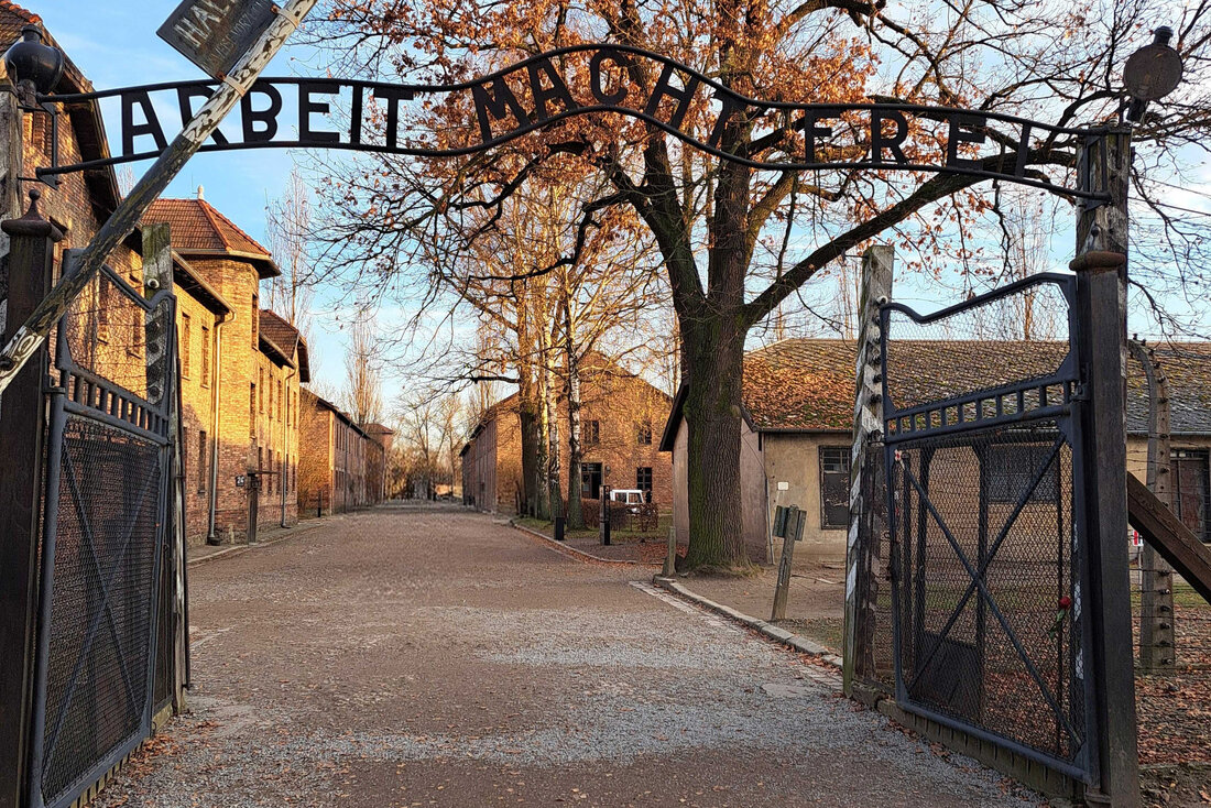 Auschwitz Tor Arbeit macht frei