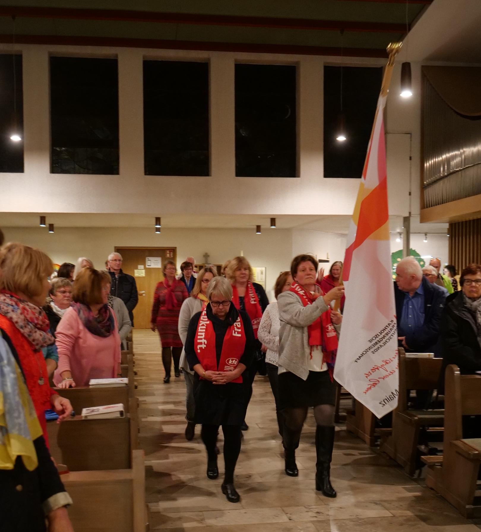 kfd Frauen bringen Schwung in die Kirche (c) Nicole Pawletzki für kfd Mainz