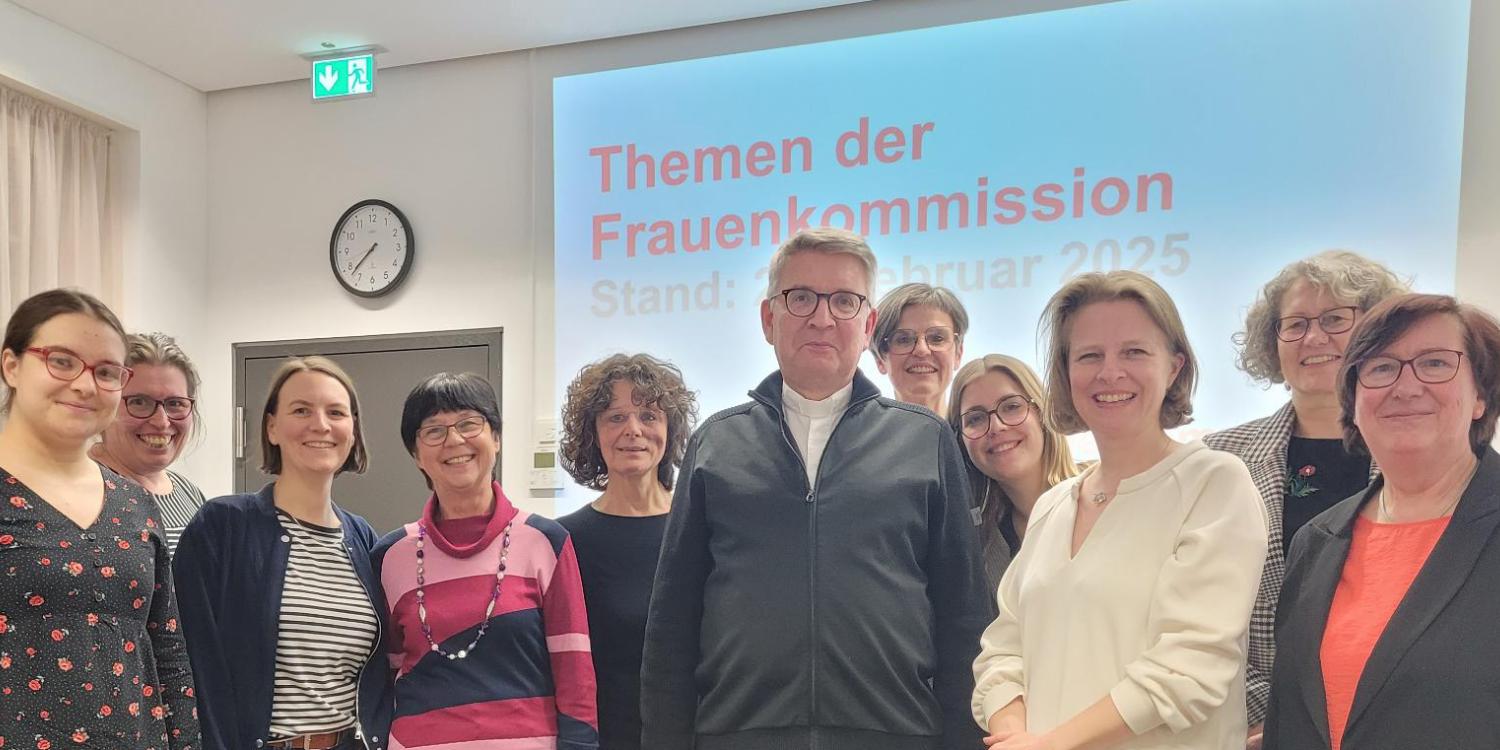 Frauenkommission im Februar 2025 mit Bischof Peter Kohlgraf