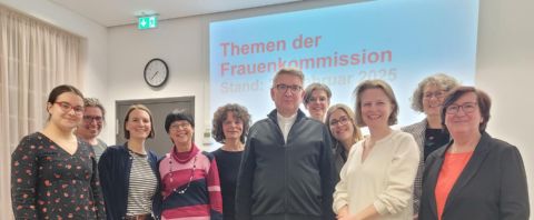Frauenkommission im Februar 2025 mit Bischof Peter Kohlgraf
