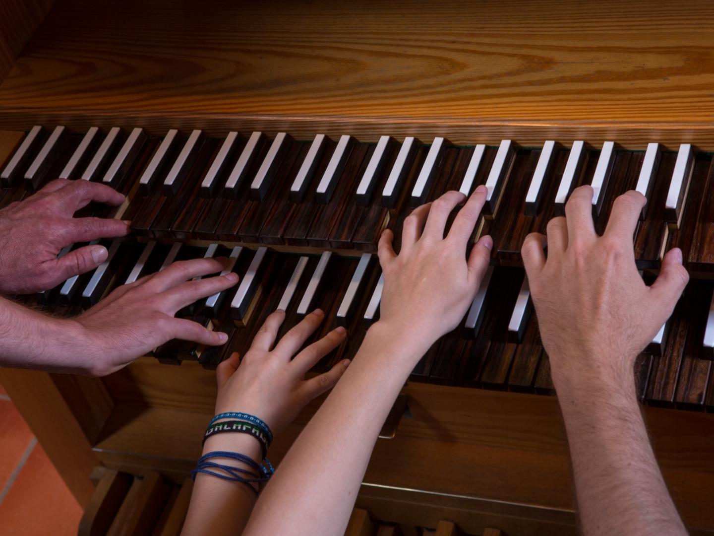 Orgel mit vielen Händen (c) IfK