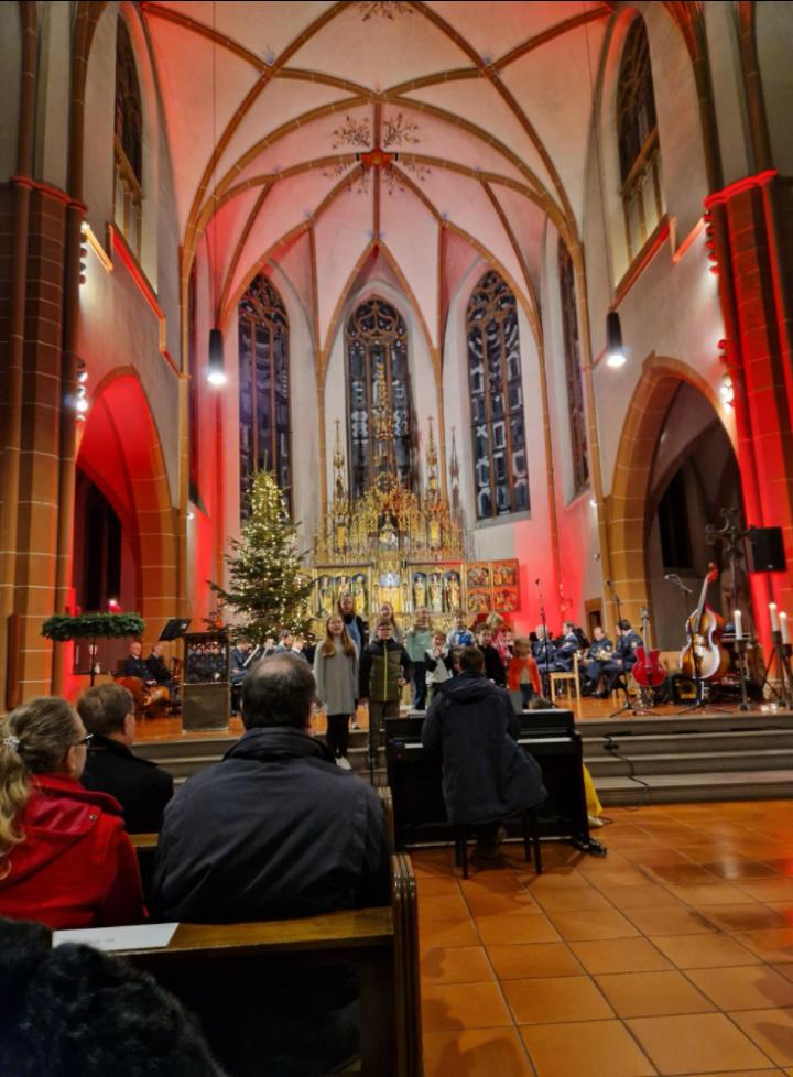 Kinderchorauftritt beim Adventskonzert des Landespolizeiorchesters Hessen 2023