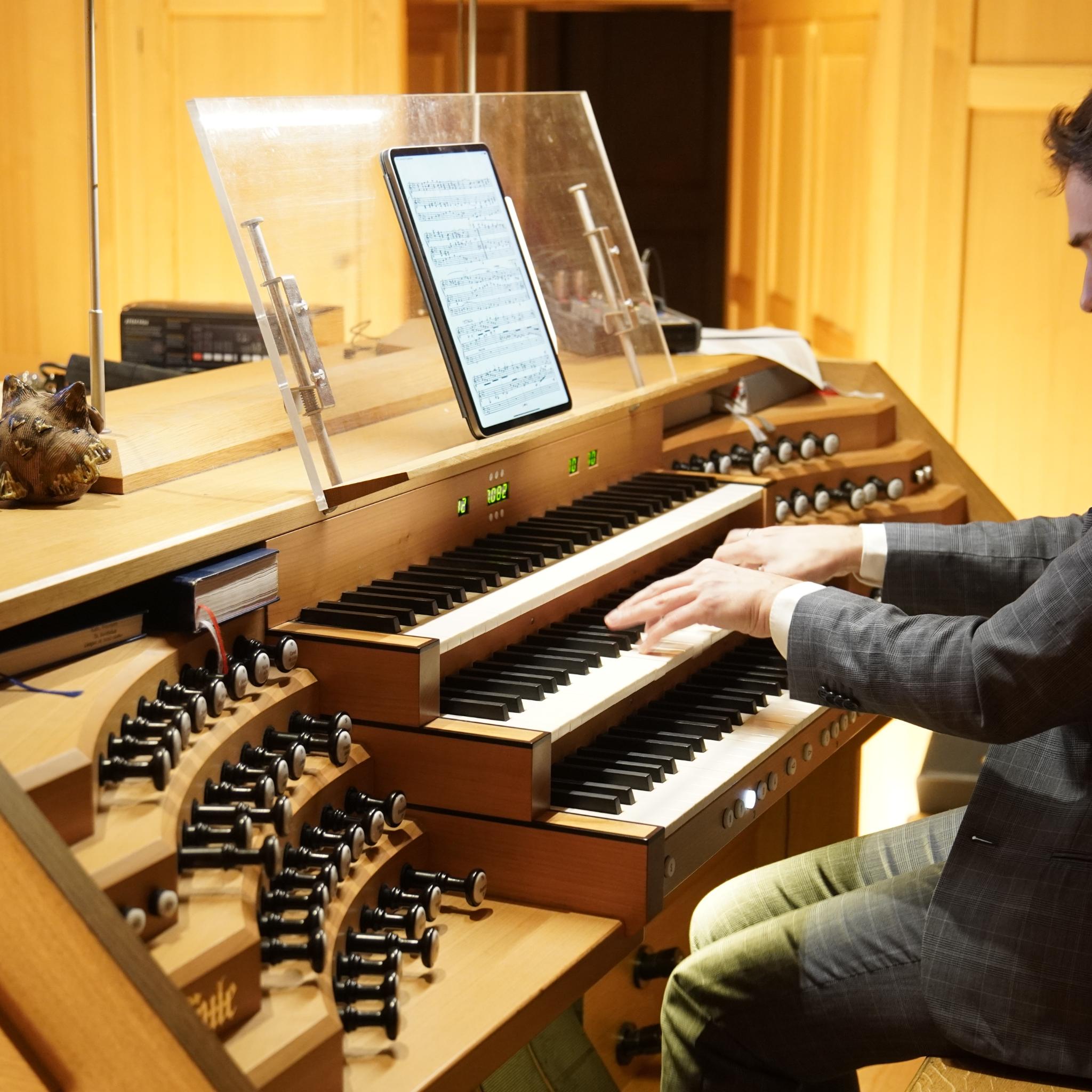 Thomas Ospital an der Eule-Orgel