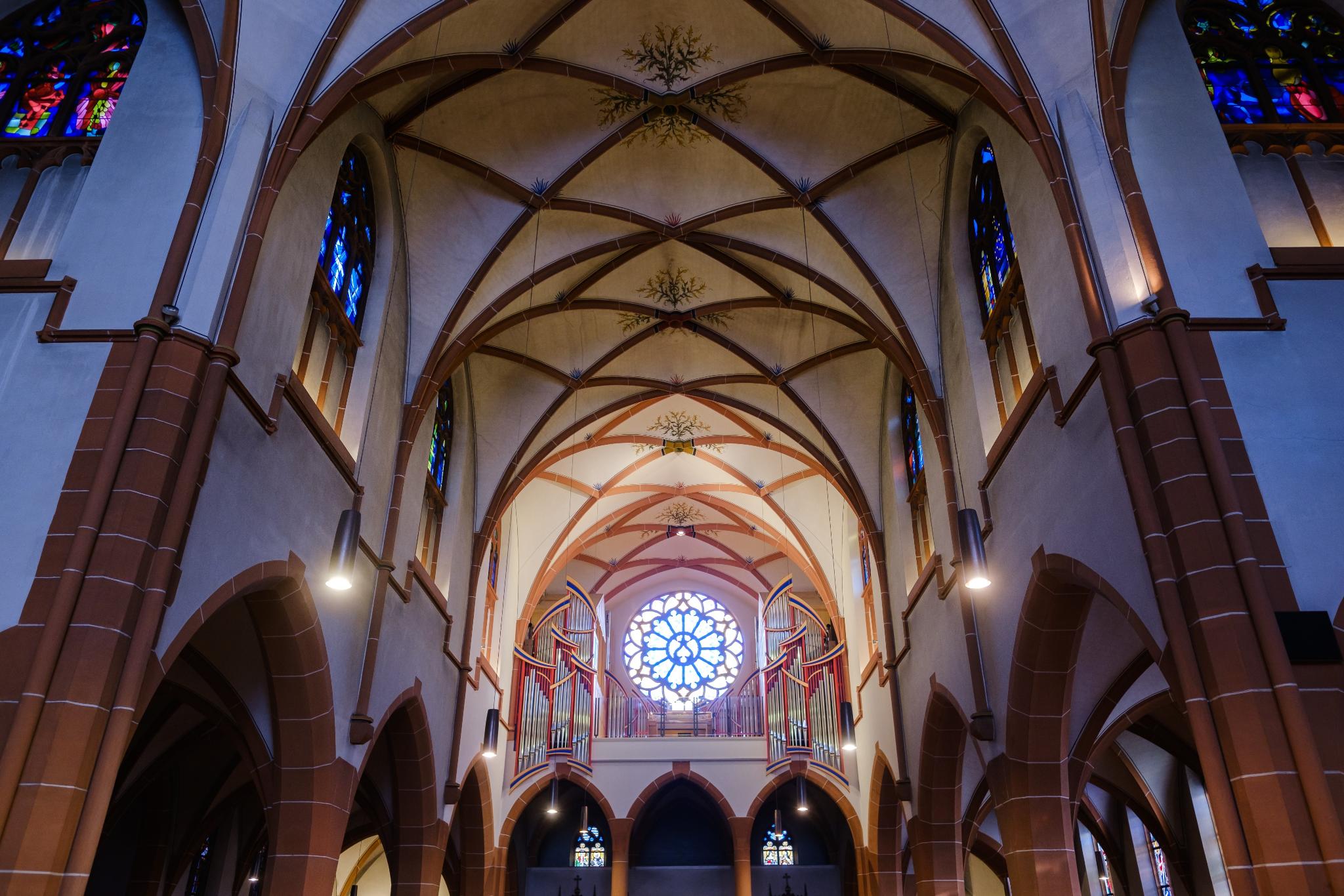 Eule-Orgel im Kirchenraum