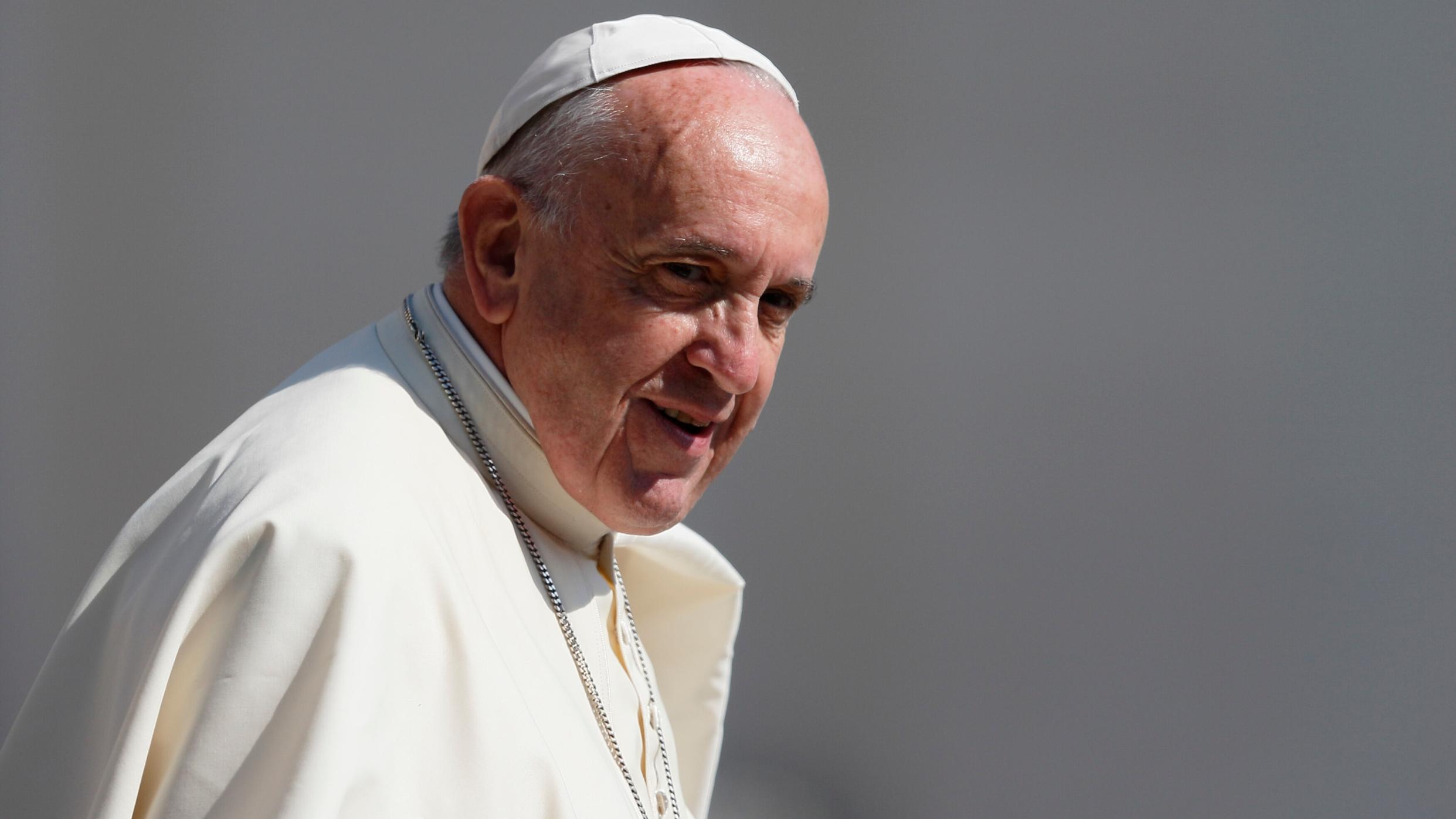 Portrait von Papst Franziskus im Sonnenlicht