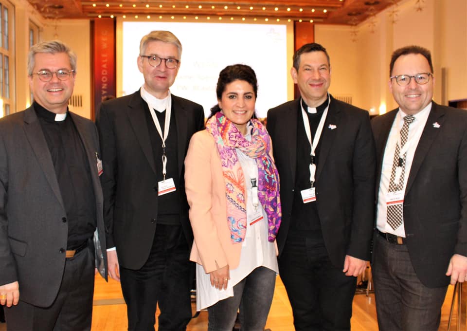 Mainzer Vertretung beim Synodalen Weg: Weihbischof Udo Bentz, Bischof Peter Kohlgraf, Isabella Vergata, Pfarrer Markus Konrad, Martin Buhl (v.li.n.re.)