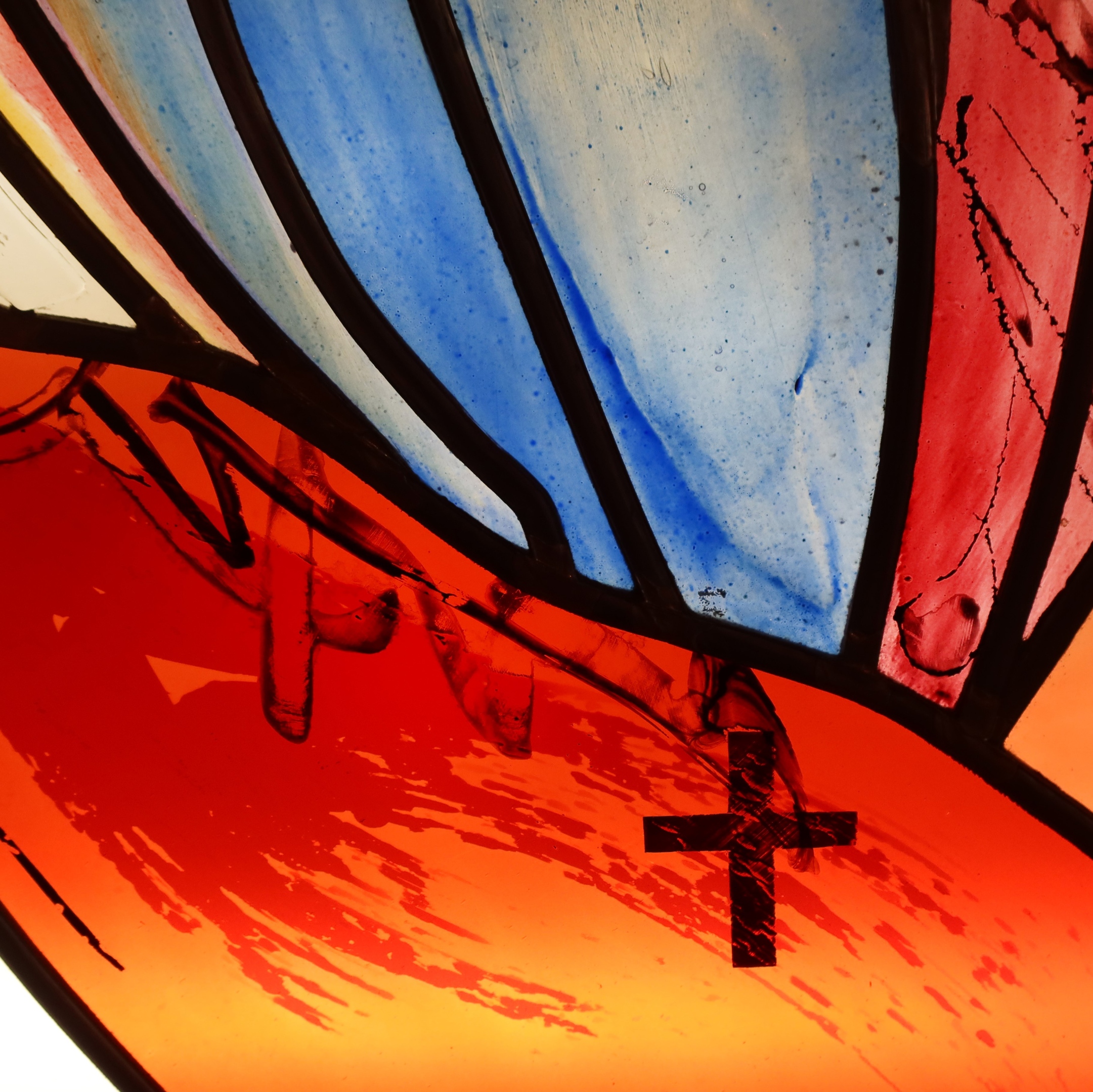 Detail Glasgemälde Robert Münch - Jakobuskrypta Dreifaltigkeit Offenbach_