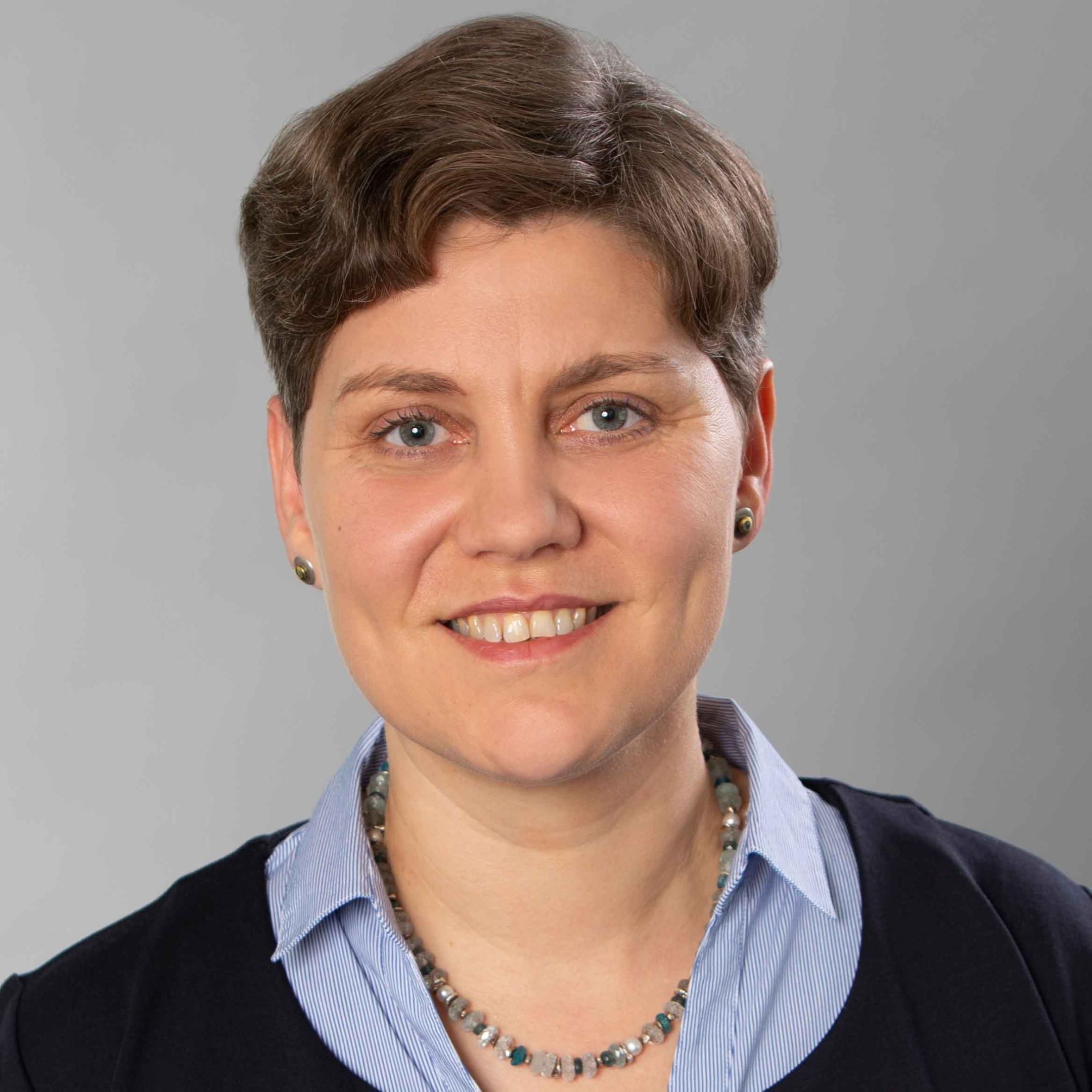 Dr. Annette Wiesheu