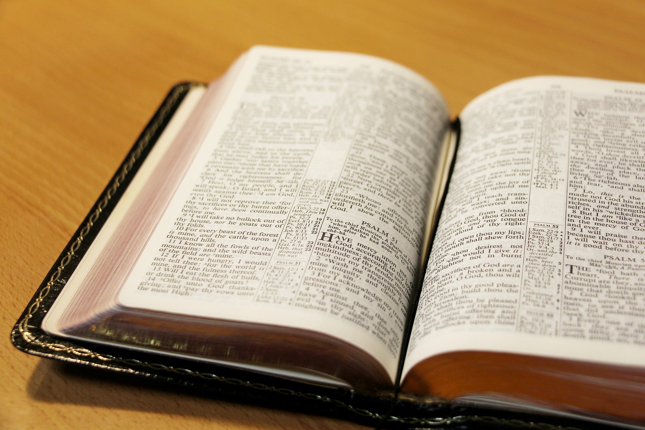 Bibel (c) Joshua Lindsey auf Pixabay