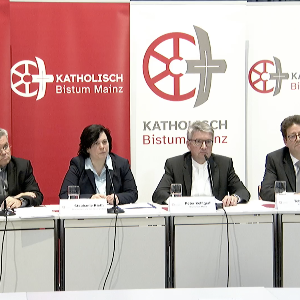Bistumsleitung während der Pressekonferenz zu EVV am 8 März 2023