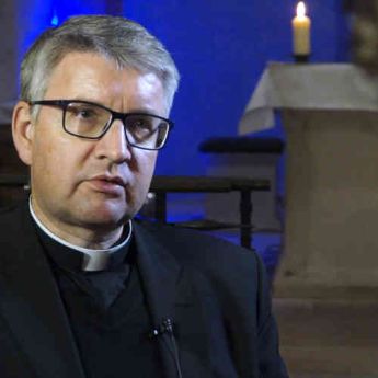 Gespräch über den Gedenkgottesdienst für Opfer sexuellen Missbrauchs