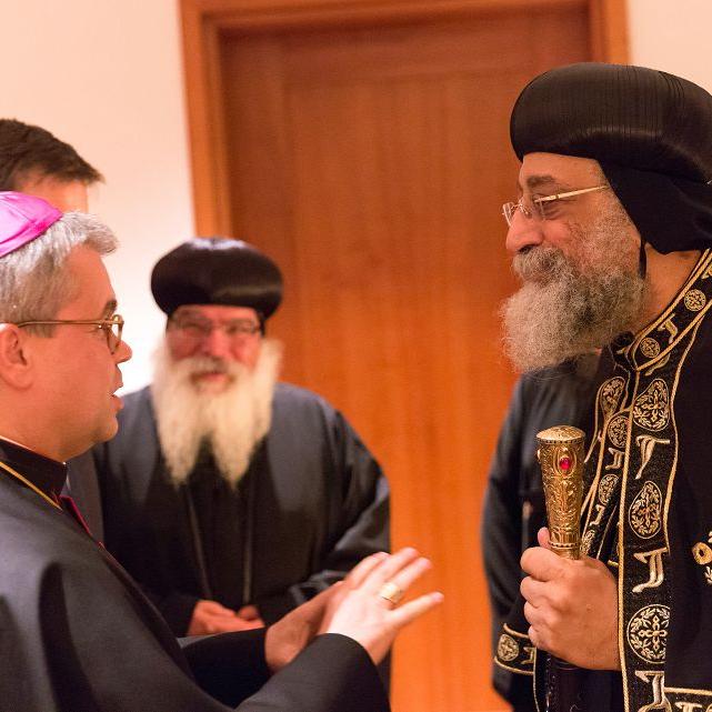 Berlin, 19. Oktober 2017 Weihbischof Udo Bentz im Gespräch mit dem koptischen Papst Tawadros