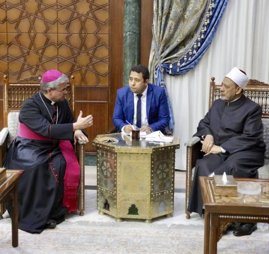Weihbischof Bentz beim Großimam Ahmad al Tayyeb und Großimam Al Tayyeb in Kairo (c) privat