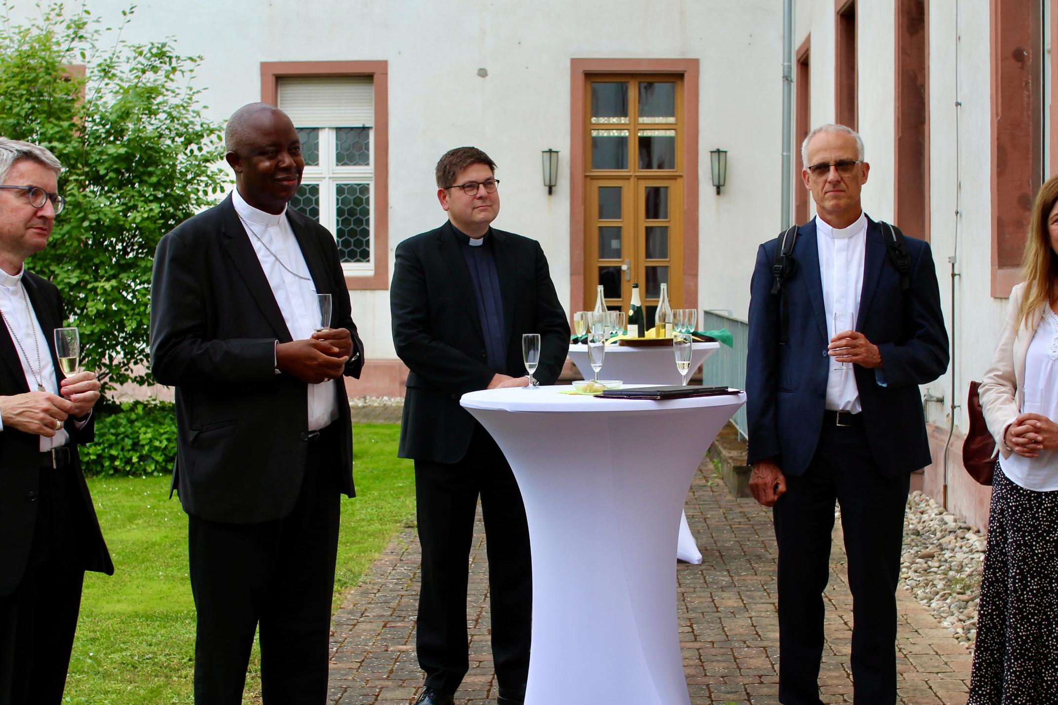 Ein gemeinsamer Abend mit Bischof Kohlgraf, Domkapitular Eberhardt, Frau Jolie, der Sprachlehrerin und der Hausleitung des Priesterseminars.