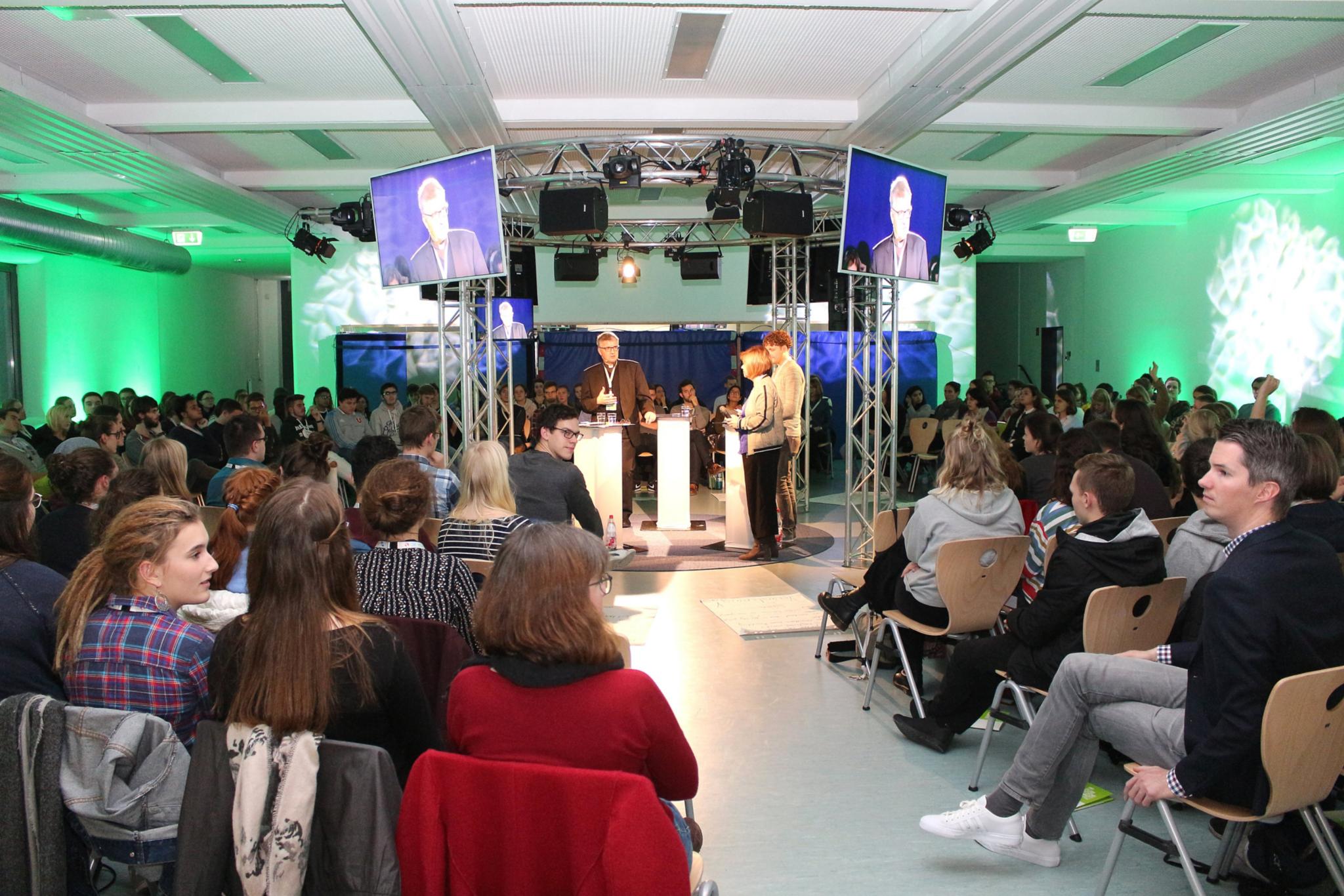 Mainz, 10. November 2018: Das Townhall-Format mit Bischof Peter Kohlgraf wurde in der Aula der Elisabeth von Thüringen-Schule realisiert.