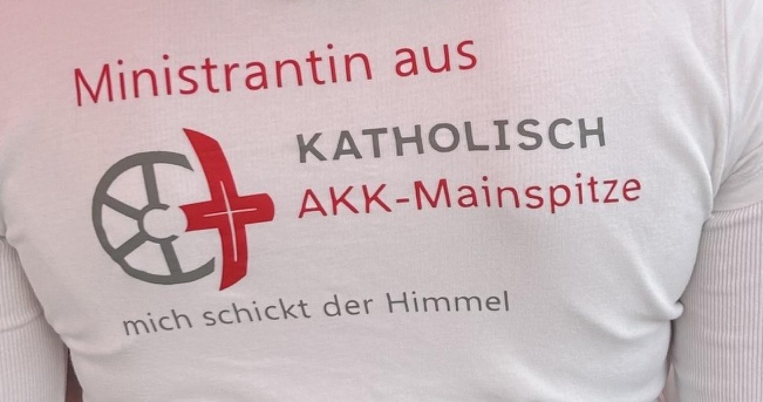 T-Shirt-Rückseite mit Aufdruck 'Ministrantin aus AKK-Mainspitze - mich schickt der Himmel'
