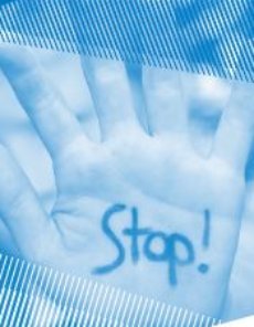 Eine Kinderhand mit der Aufschrift Stop