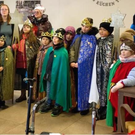 Die Sternsinger zu Besuch im Seniorenheim K&S