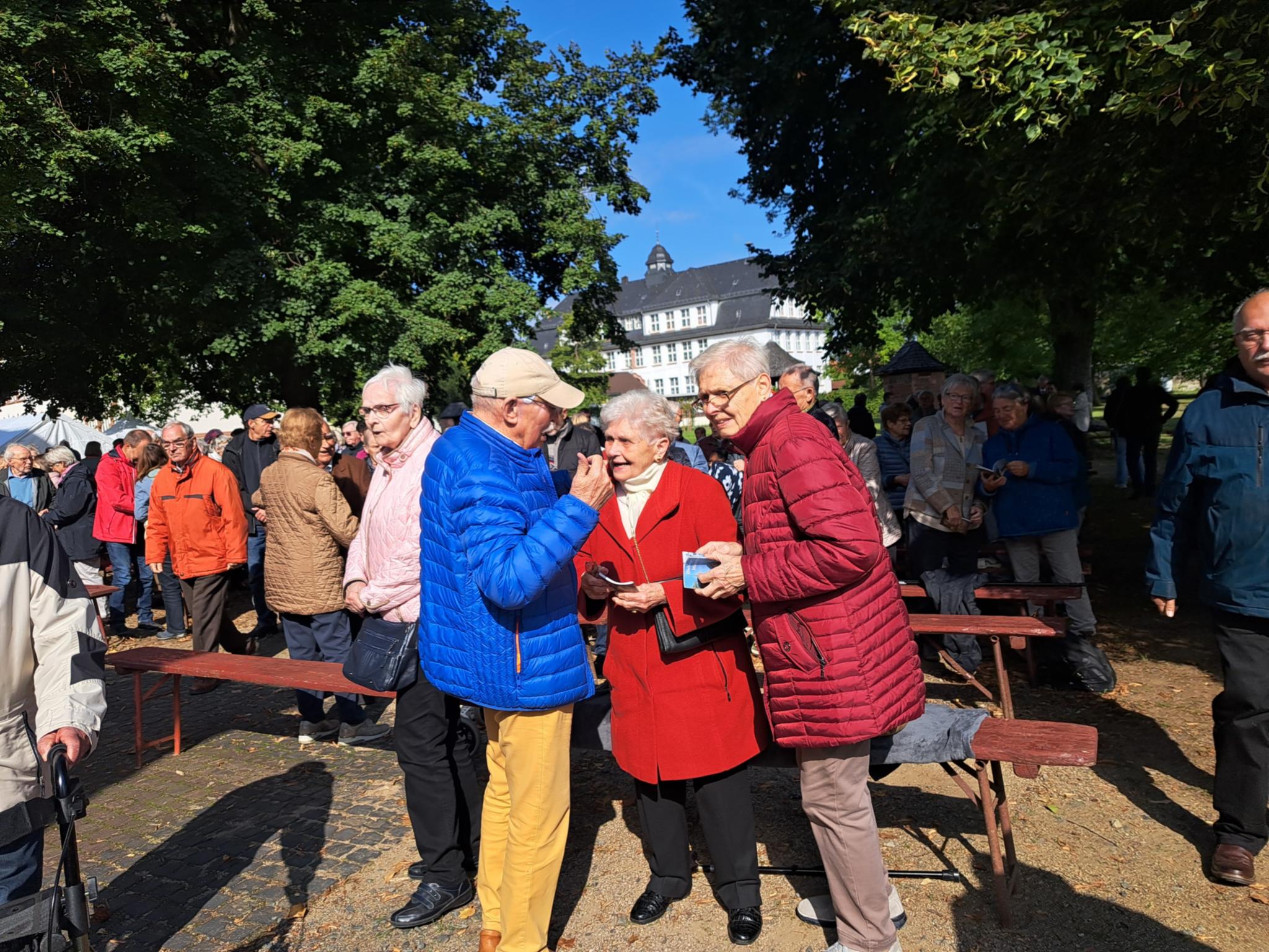 gut gelaunte Seniorengruppe