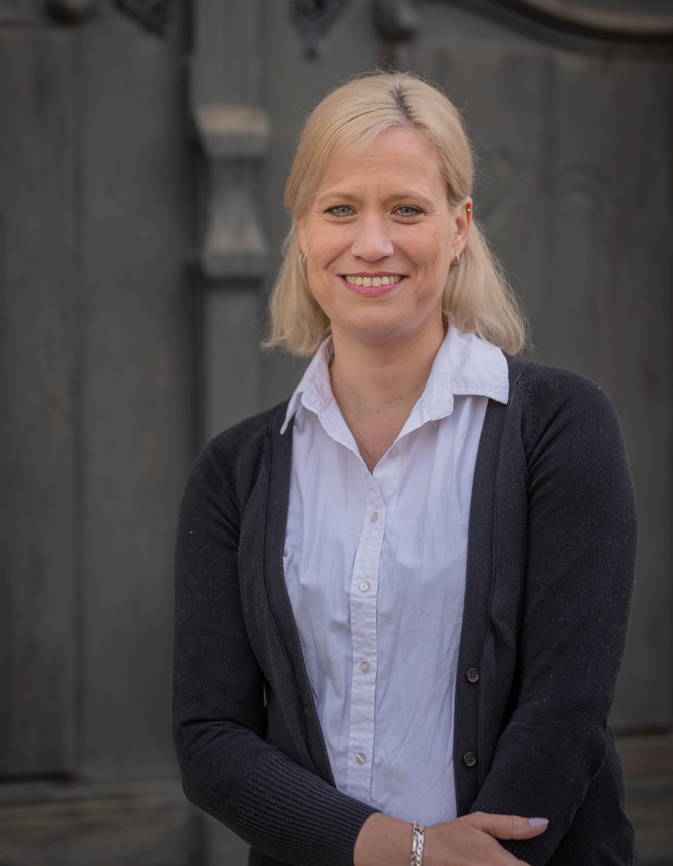 Porträt von Pastoralraumsekretärin und Pfarreisekretärin für St. Hildegard, Rebecca Schrohe