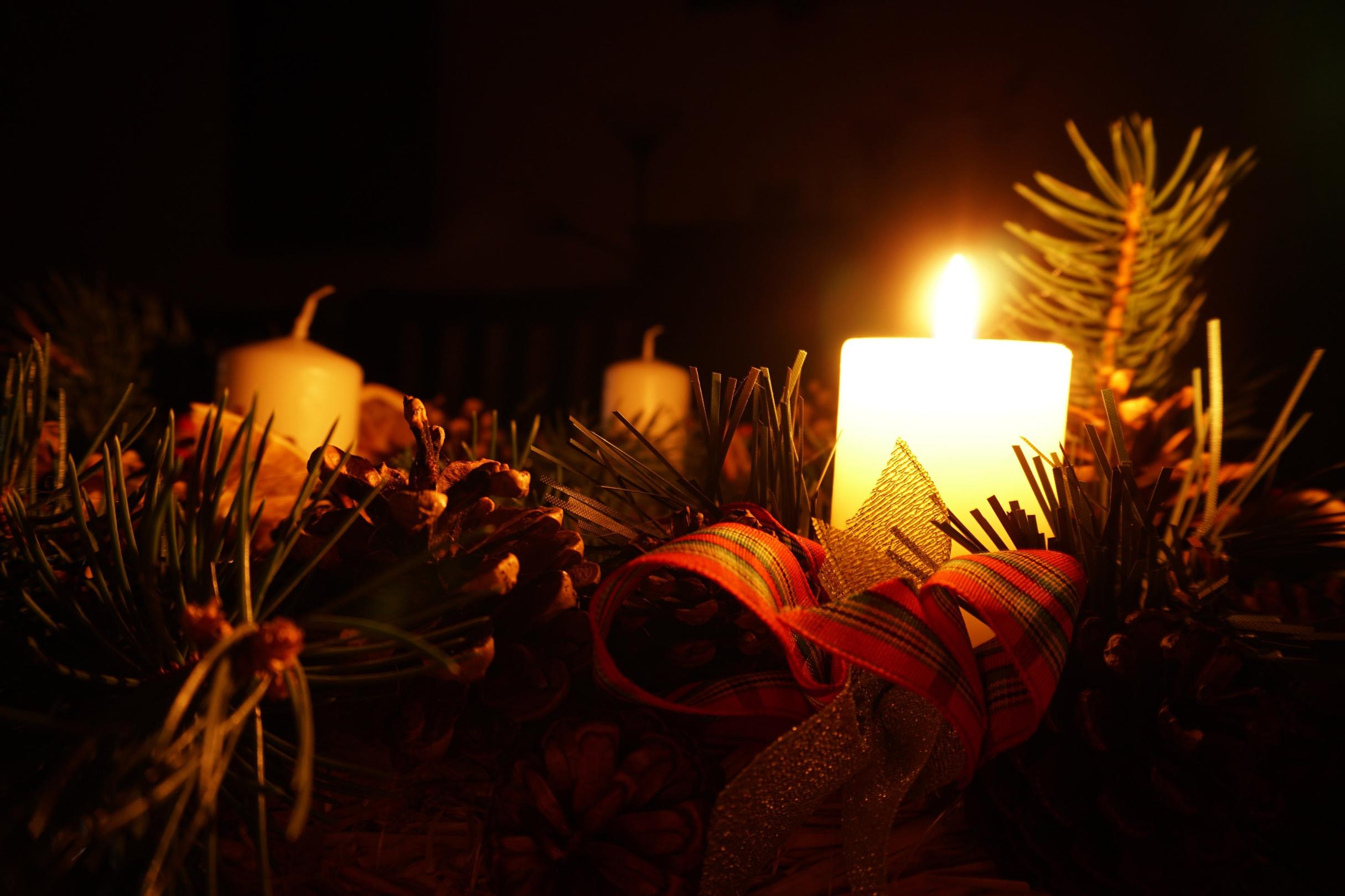 https___www.pfarrbriefservice.de_sites_default_files_atoms_image_advent-3858918_by_kmicican_cc0-gemeinfrei_pixabay_pfarrbriefservice