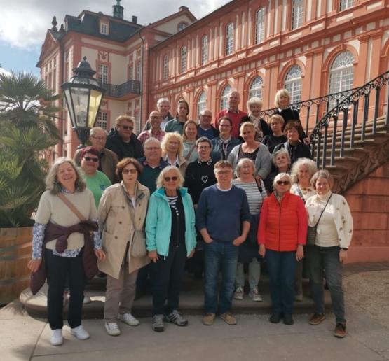 Das Bild zeigt den Kirchenchor St. Stephan in Wiesbaden