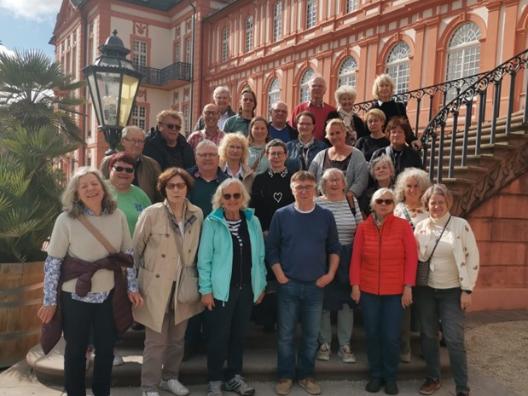 Das Bild zeigt den Kirchenchor St. Stephan in Wiesbaden