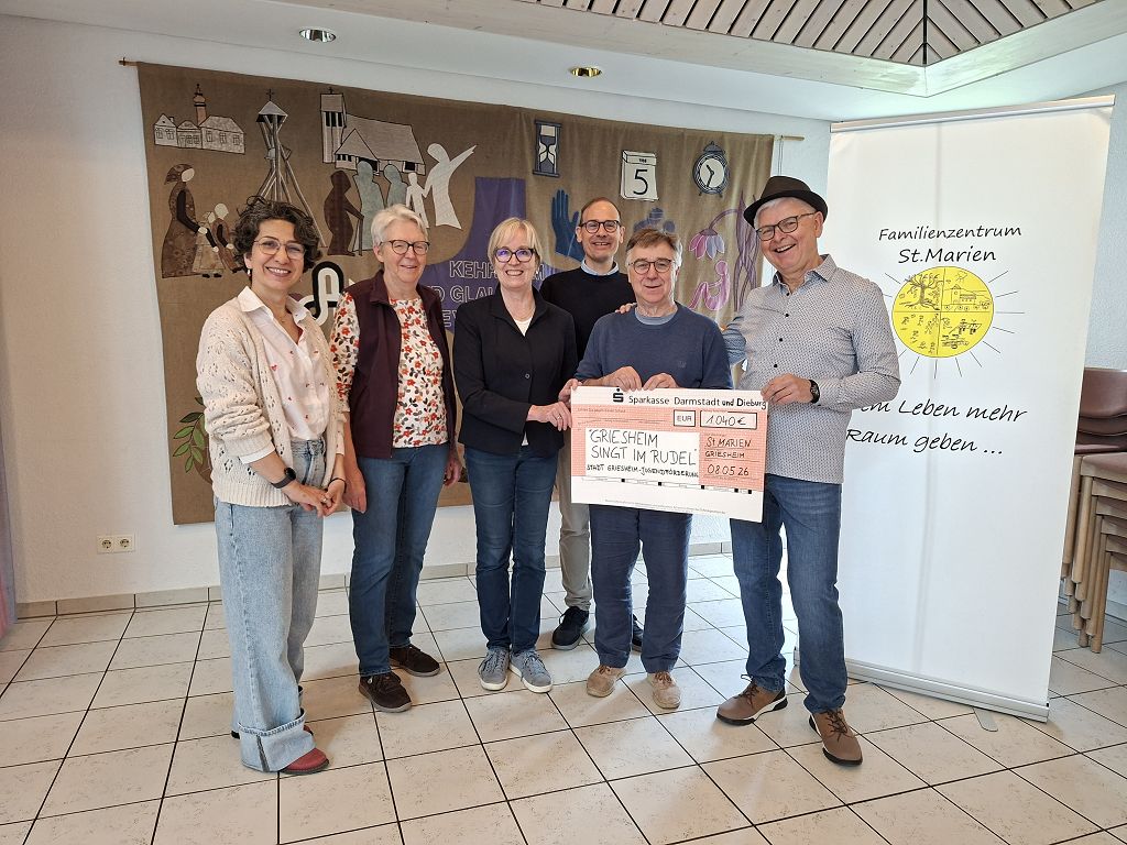 (v. l. n. r.): Susan Massarat (Teamleitung Hausaufgabenhilfe CMS), Gisela Stoll (Teamleitung Hausaufgabenhilfe FES), Roswitha Gail-Eller (St. Marien Treff), Christian Grunwald (Leitung Jugendförderung Stadt Griesheim), Jürgen Rückert (Rudelband) und Lothar Baier (Rudelband)