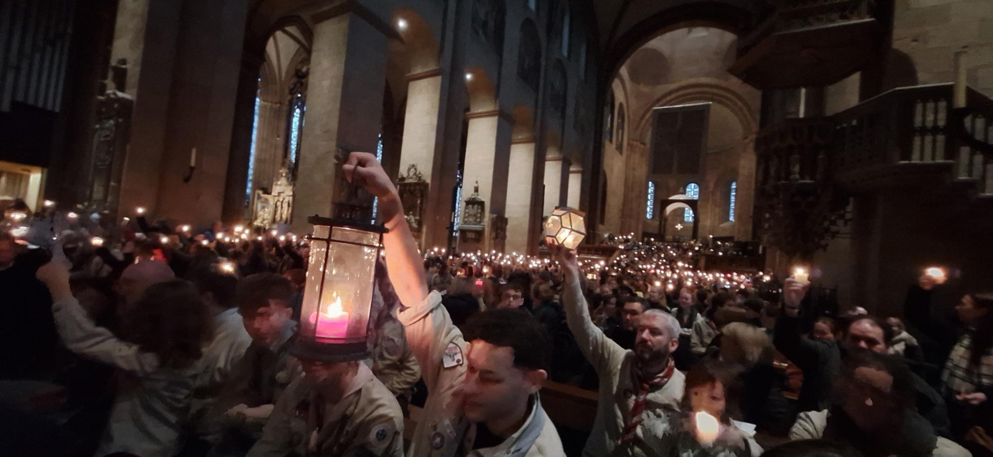 Friedenslichtaussendung 2025 im Mainzer Dom
