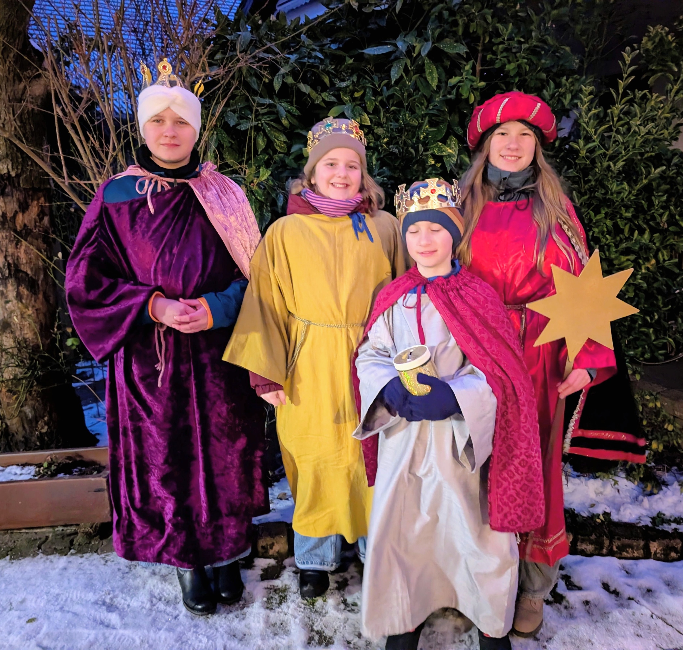 Sternsinger 2026 Worfelden - Singen im Hof