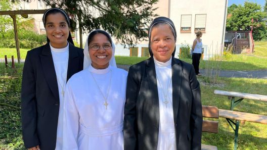 Sr. Amala, Sr. Sheetal und Sr. Maria