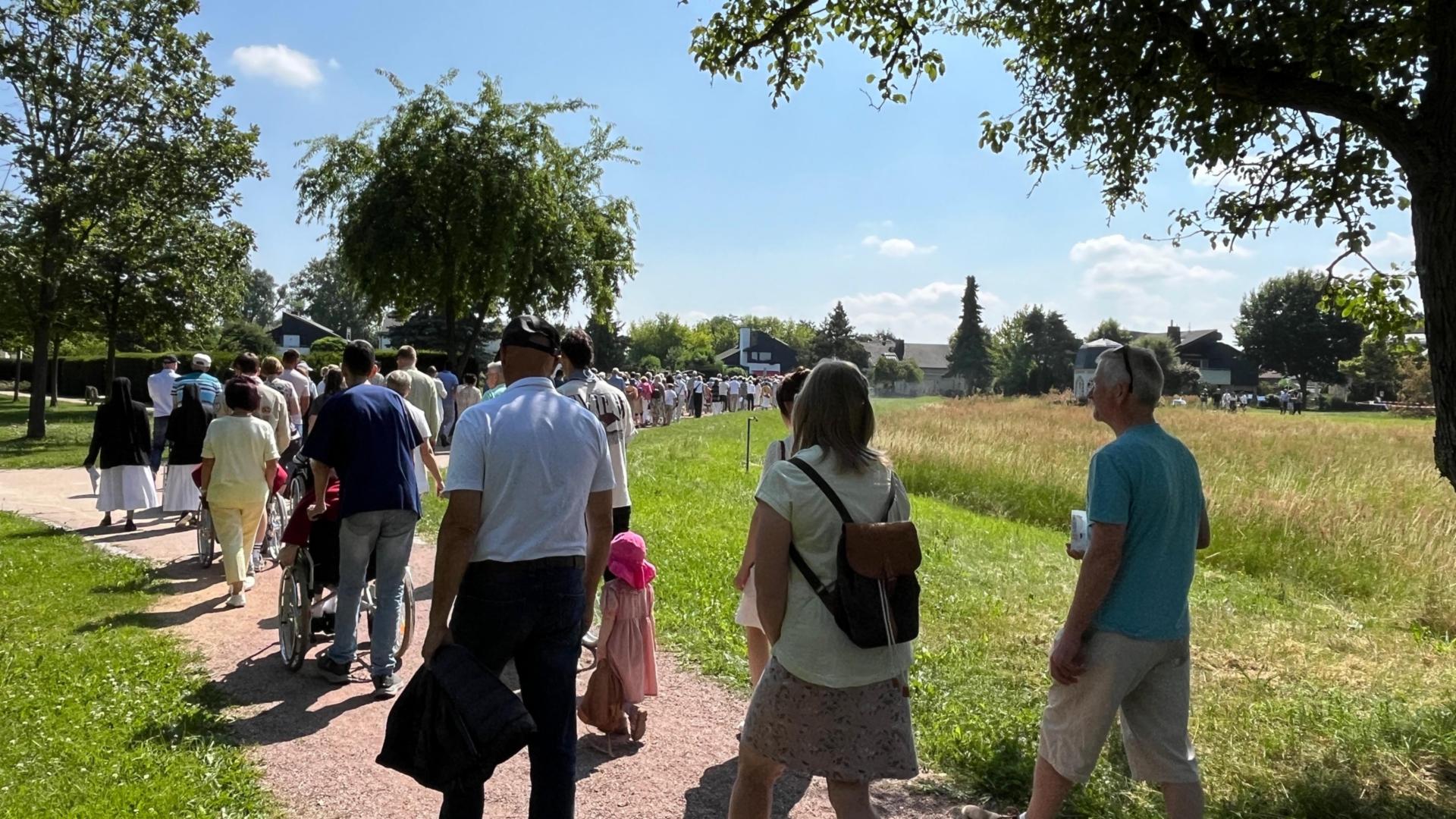 WST Fronleichnam 2025 Prozession durch den Schlosspark