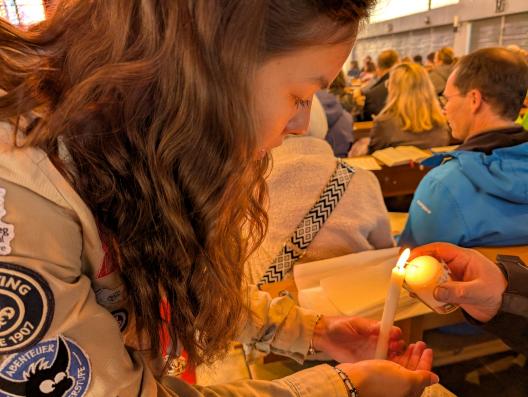 Weiterstadt 2025: Das Friedenslicht wird weitergegeben