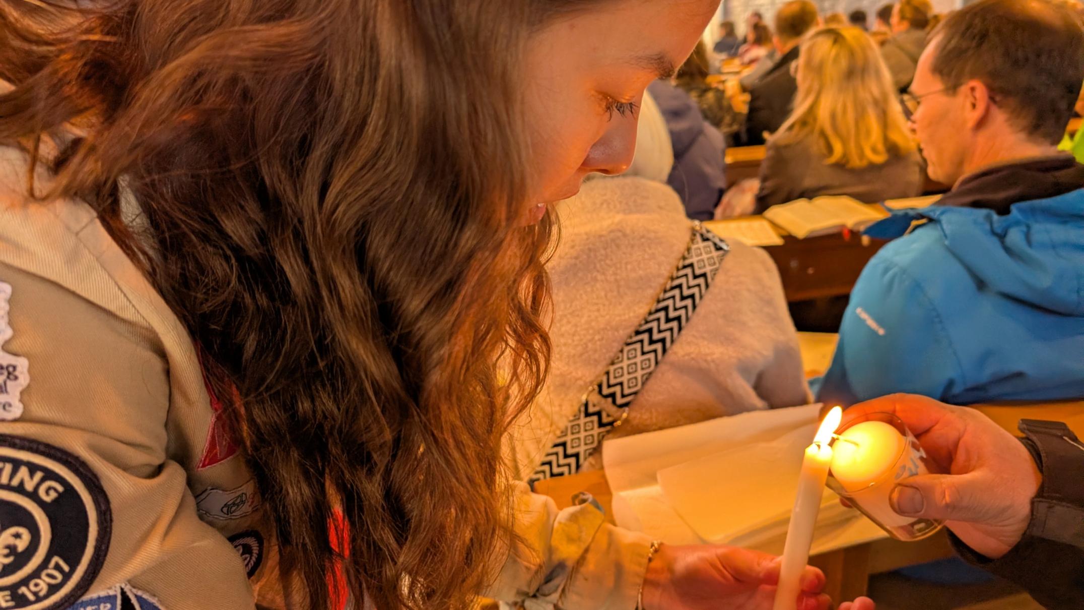 Weiterstadt 2025: Das Friedenslicht wird weitergegeben