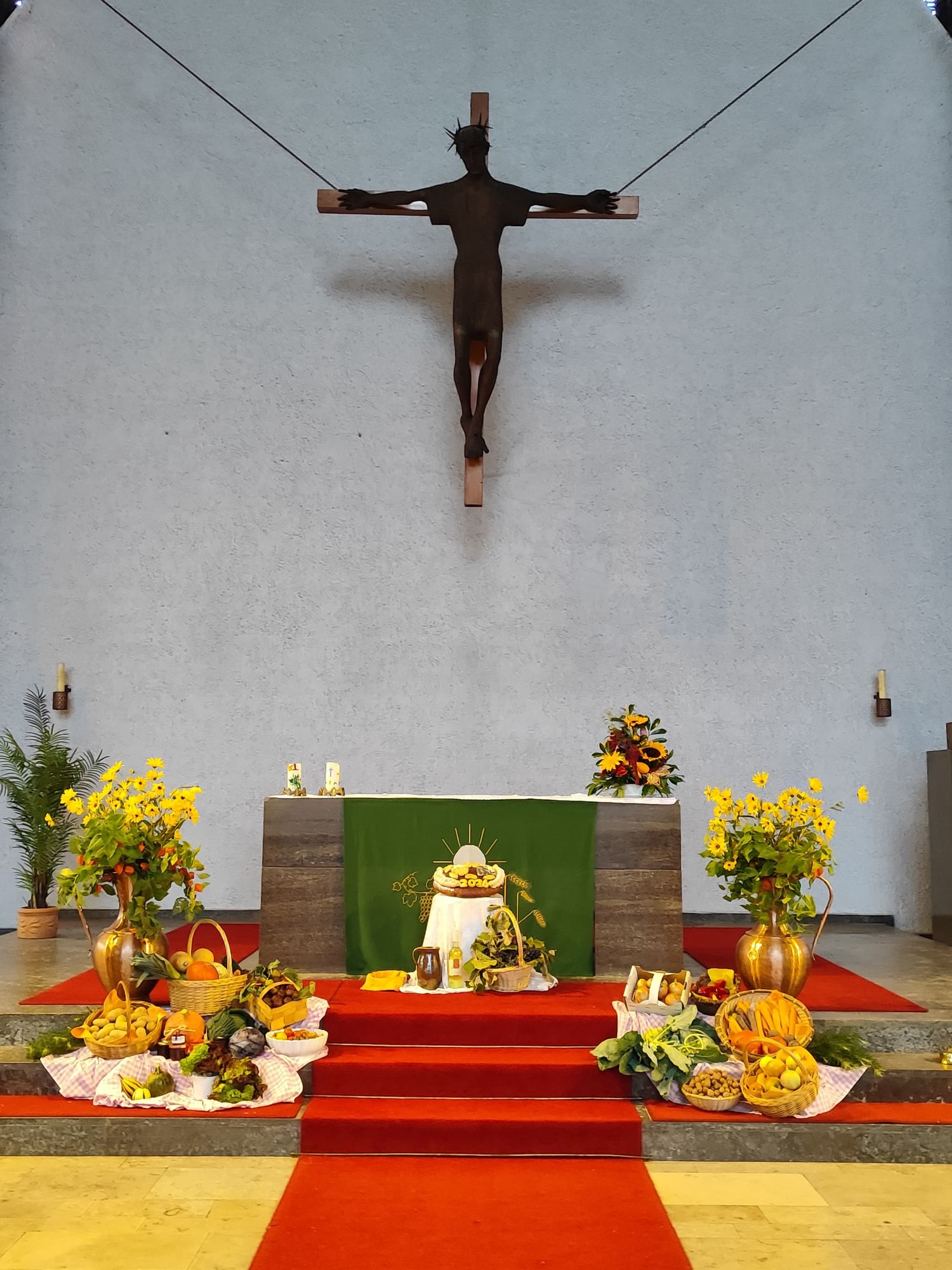 Erntedank 2026 - Altar mit Erntegaben