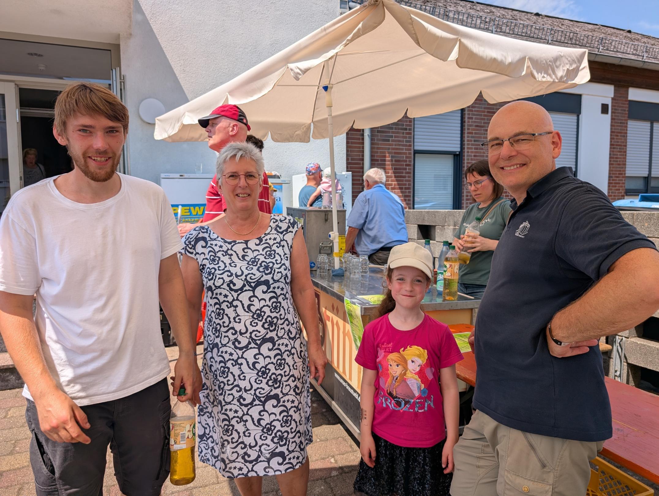 Ökumen. Fest der Gemeinden in Weiterstadt 2026 - Getränkeausgabe