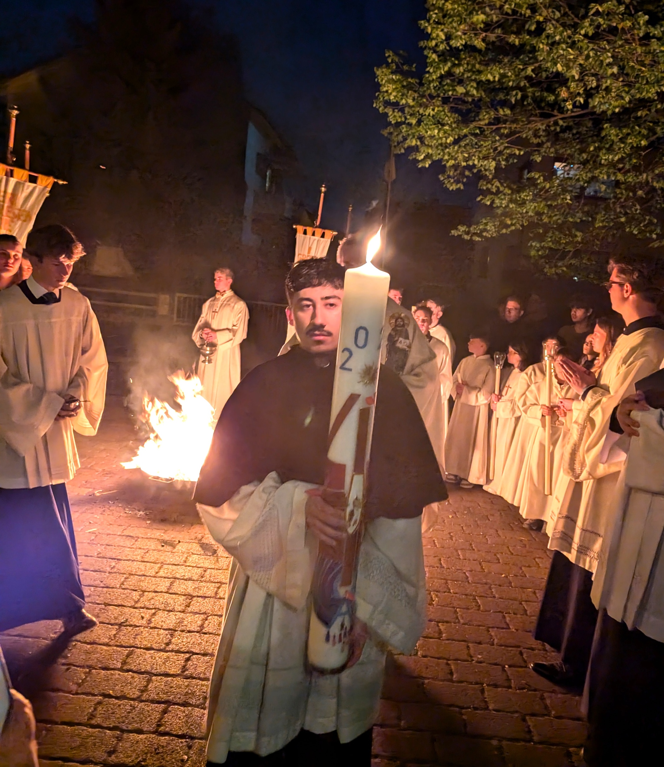 Osternacht 2025 in Weiterstadt: Osterfeuer und Osterkerze