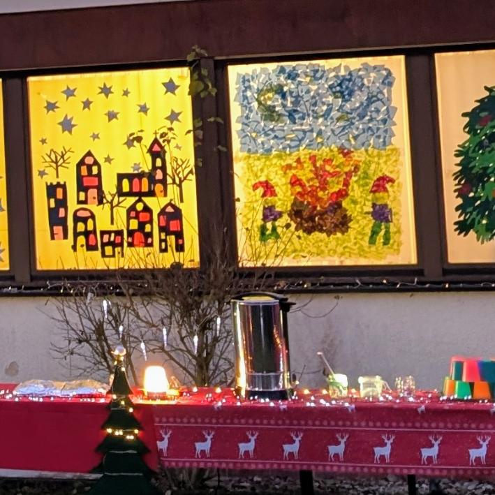 Adventsfenster 2025 am Pfarrbüro