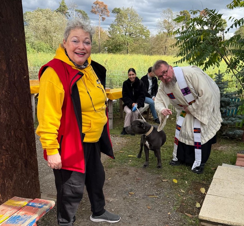 Tierdankgottesdienst Kellerranch_2026 Pfarrer Eckstein und Virginia Sauer von der Kellerranch