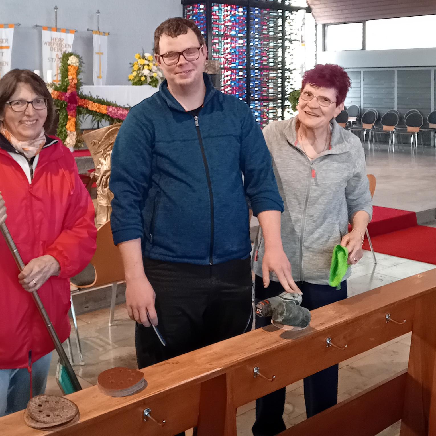 Kirchenputzaktion am 11.4.2026 mit fleißigen Helfern