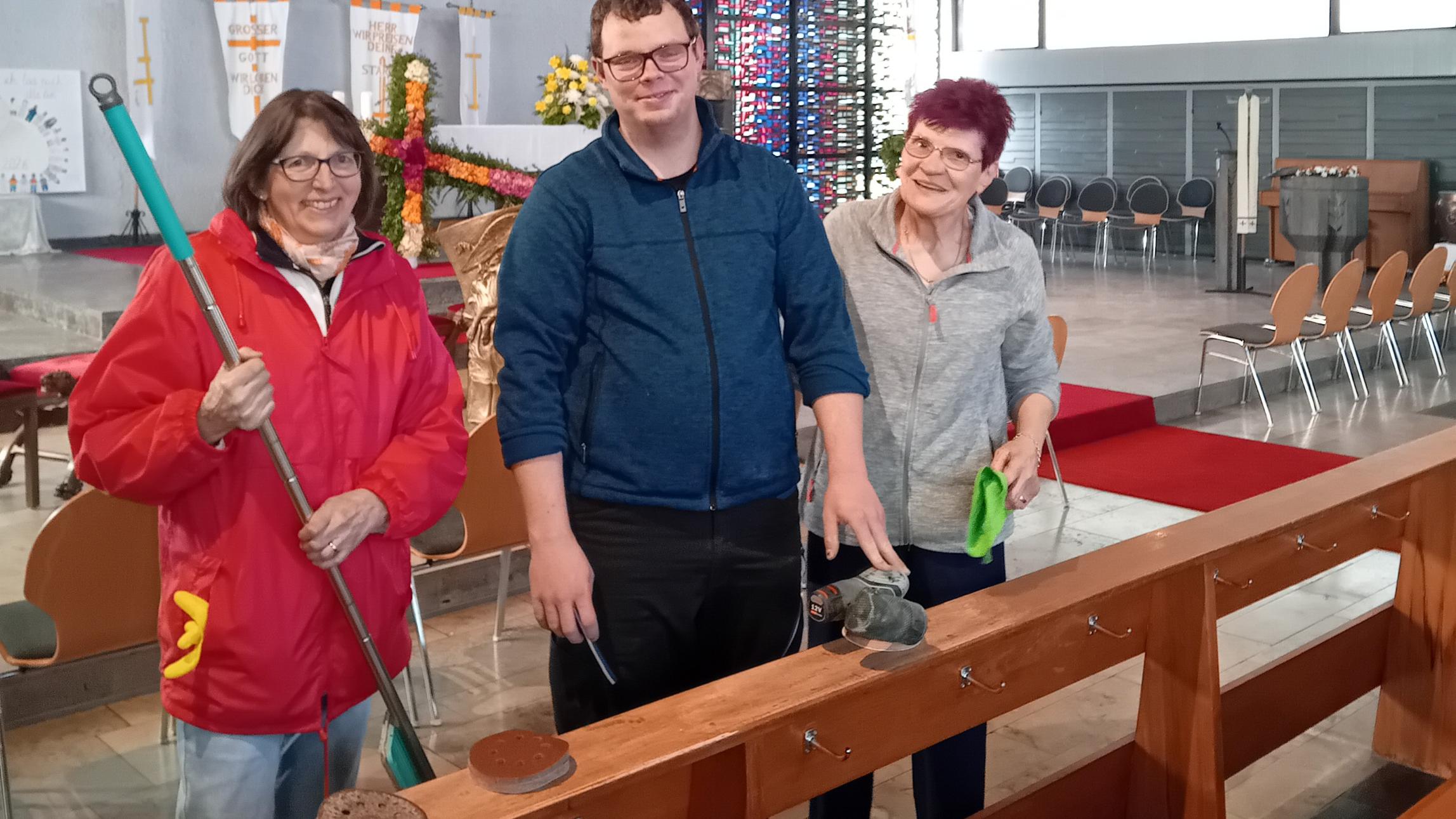 Kirchenputzaktion am 11.4.2026 mit fleißigen Helfern