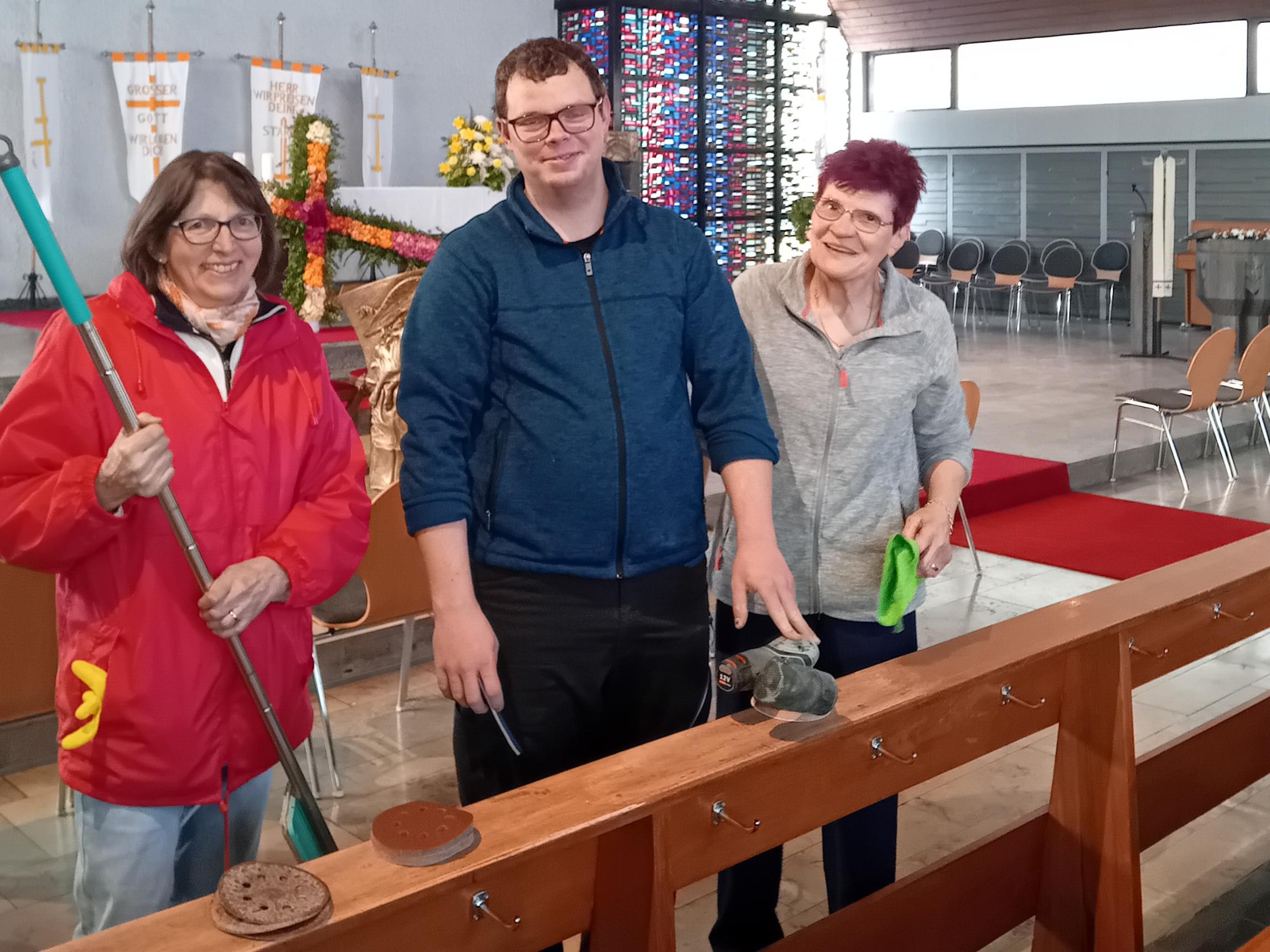 Kirchenputzaktion am 11.4.2026 mit fleißigen Helfern