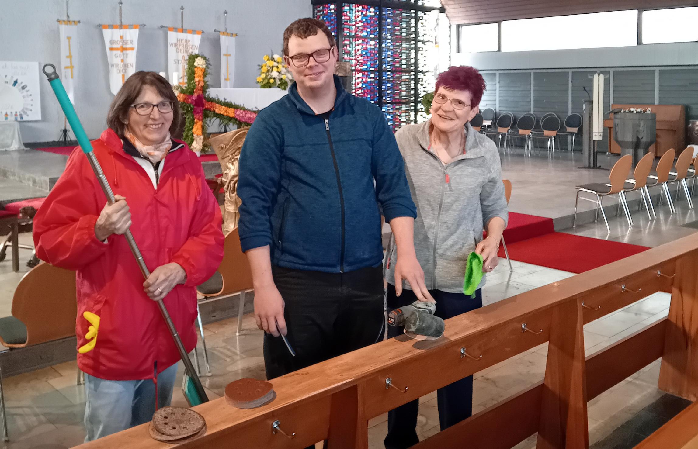 Kirchenputzaktion am 11.4.2026 mit fleißigen Helfern