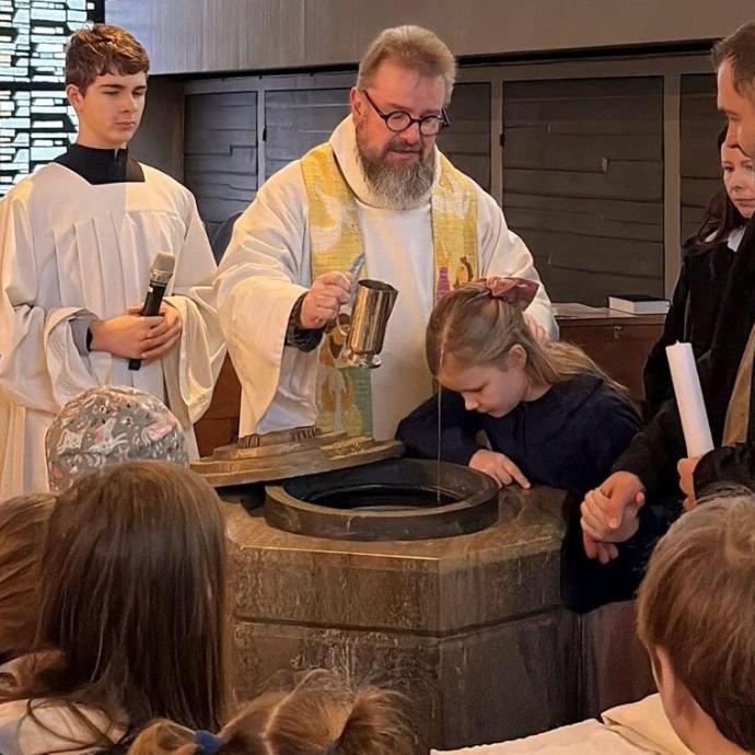 Kirche mit Familien - Gottesdienst am 18.1. mit Taufe