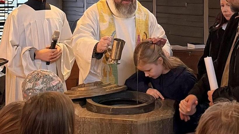 Kirche mit Familien - Gottesdienst am 18.1. mit Taufe