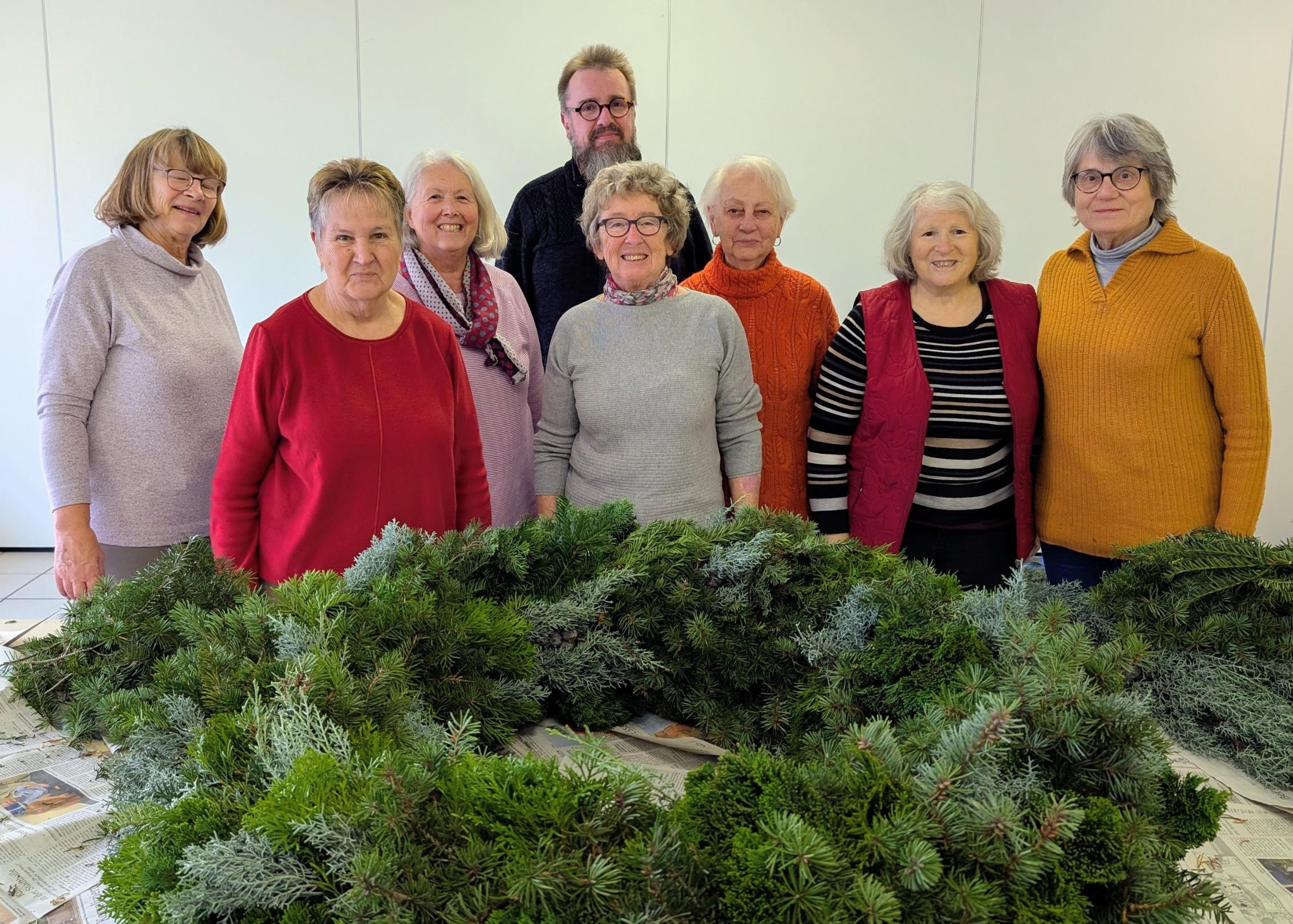 Weiterstadt - Der Adventskranz 2025 wird gebunden
