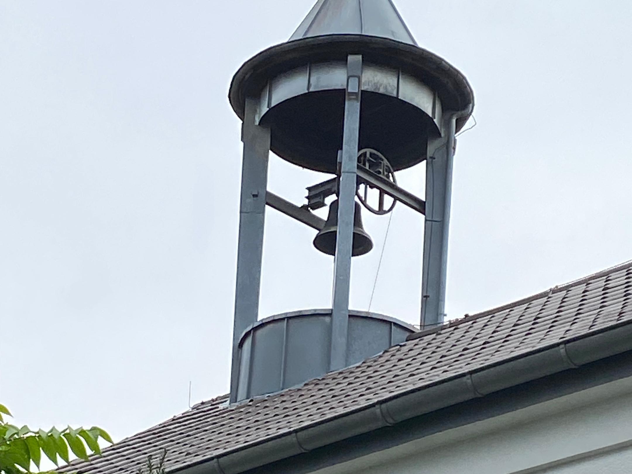 Das Bild zeigt den Glockenturm von Hl. Kreuz