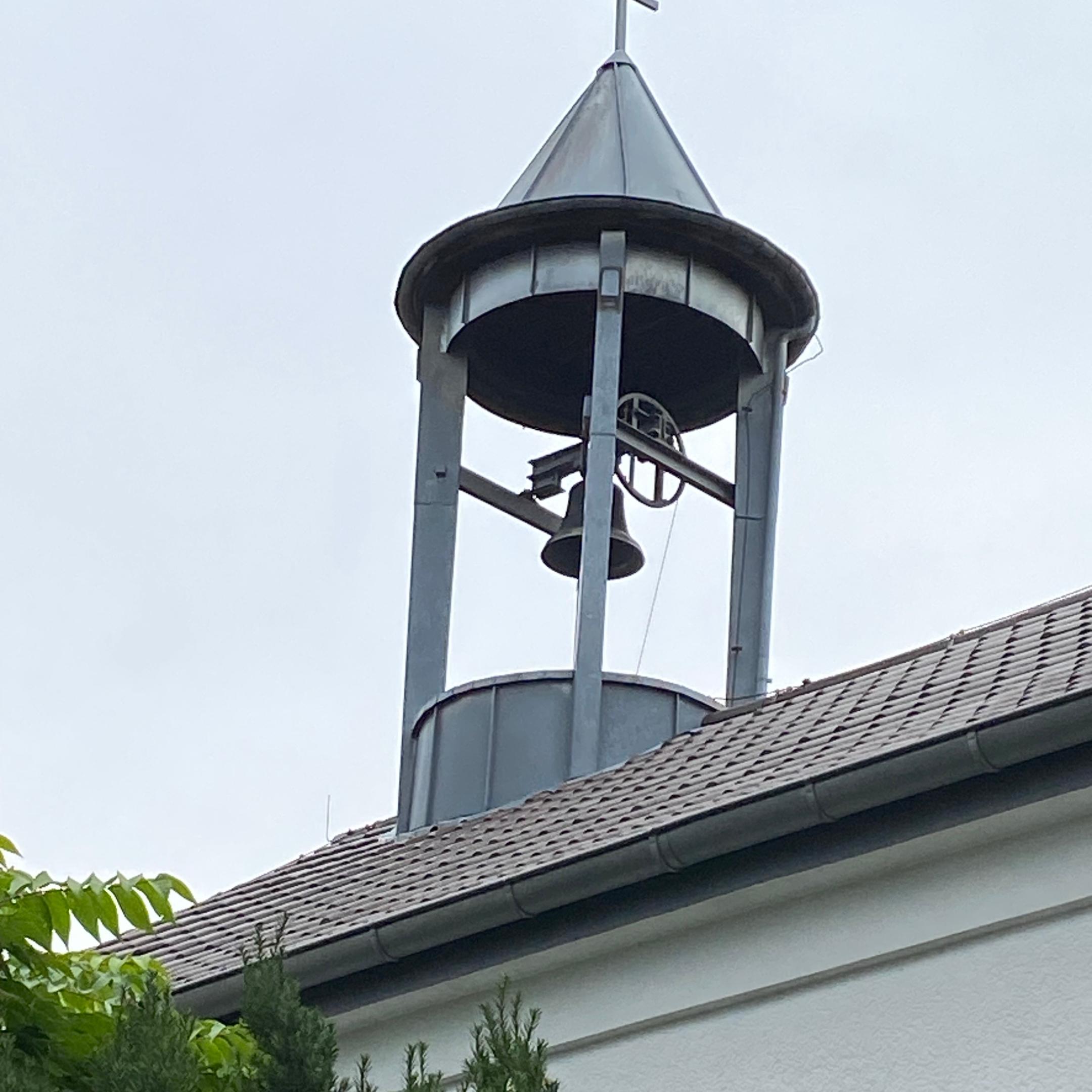 Das Bild zeigt den Glockenturm von Hl. Kreuz