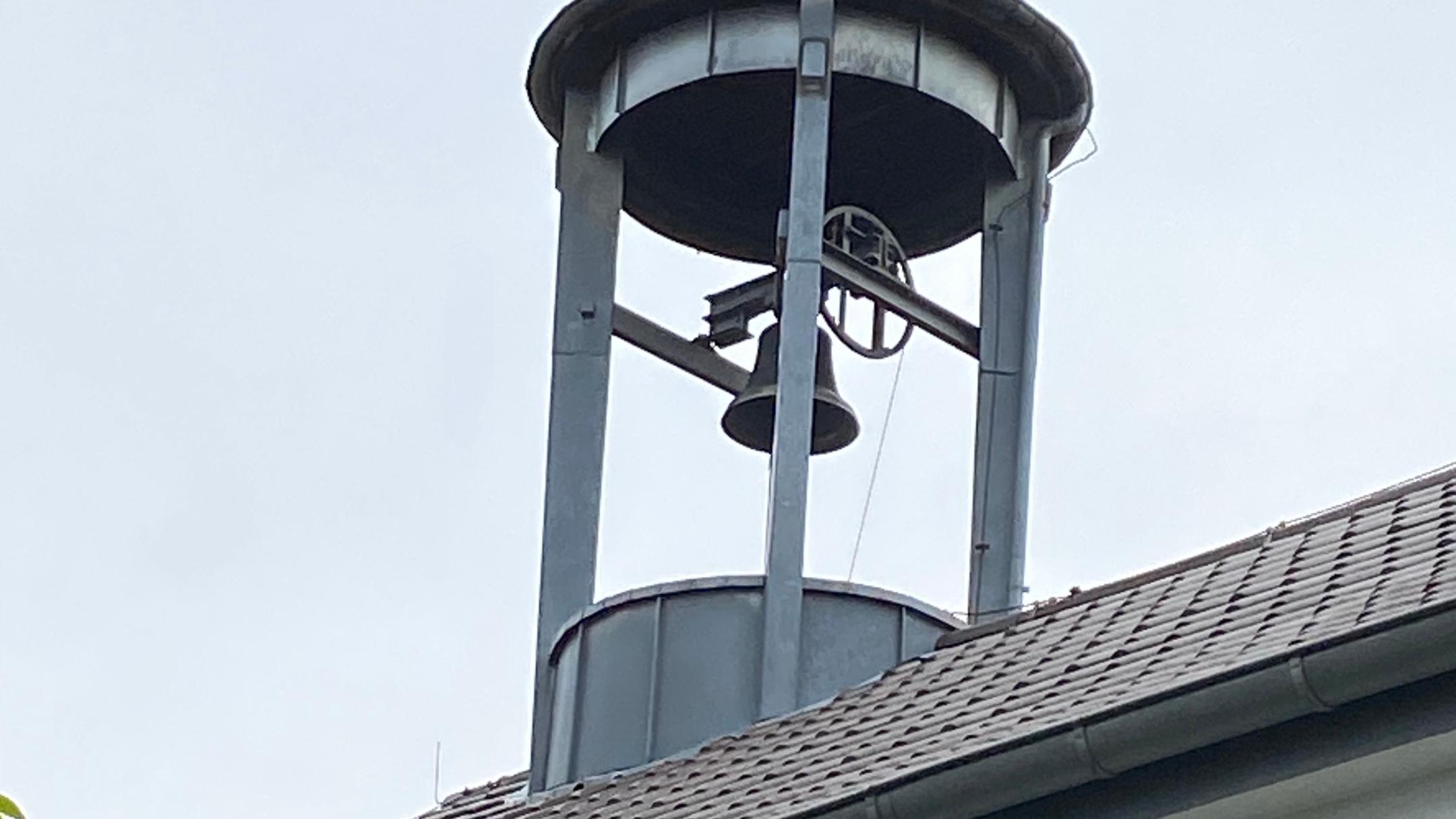 Das Bild zeigt den Glockenturm von Hl. Kreuz